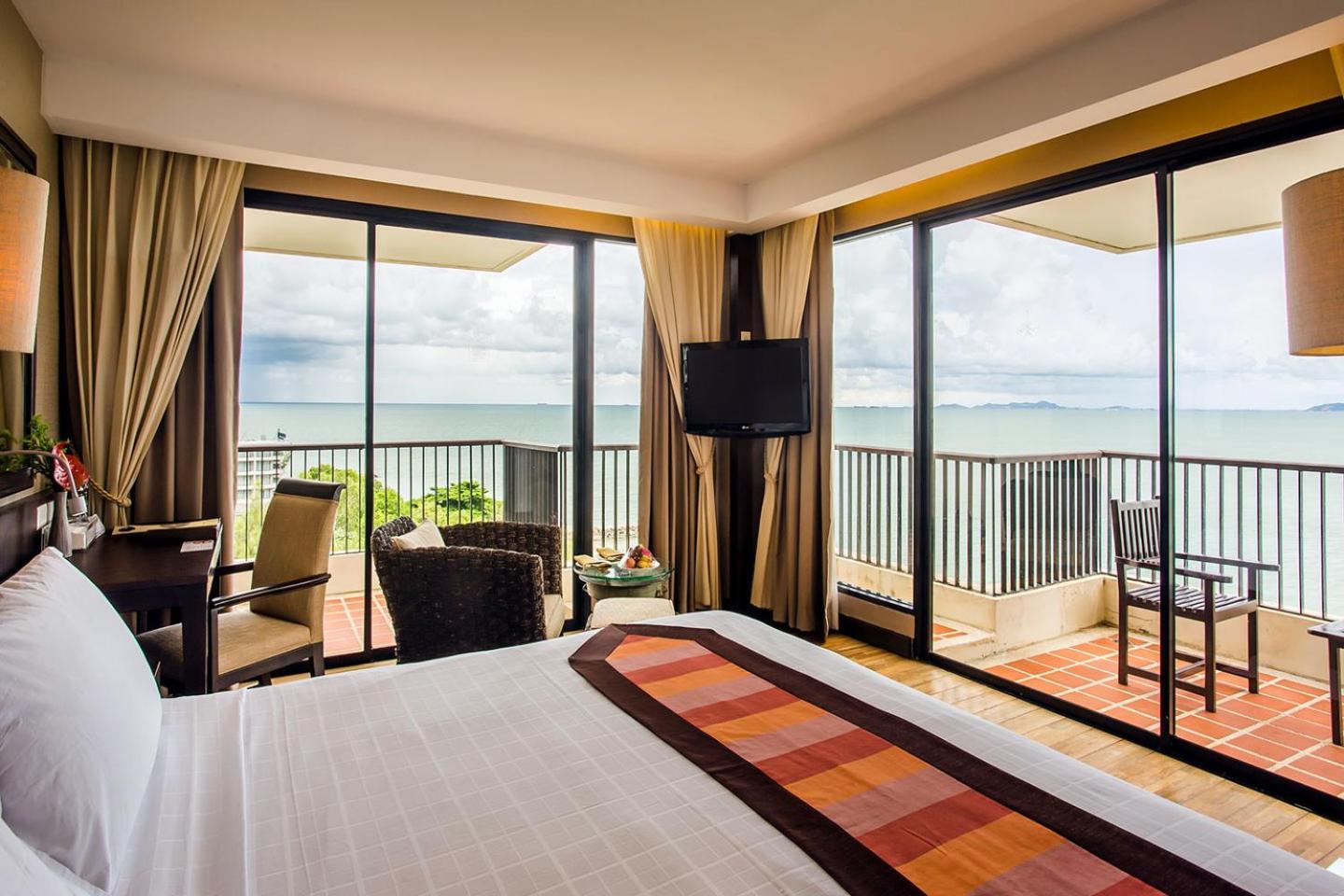 Garden Cliff Resort And Spa Pattaya Exterior foto