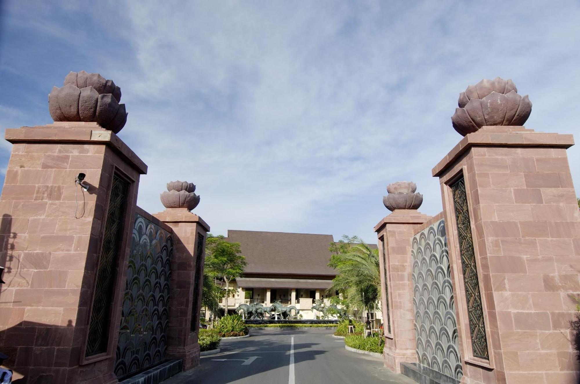 Garden Cliff Resort And Spa Pattaya Exterior foto